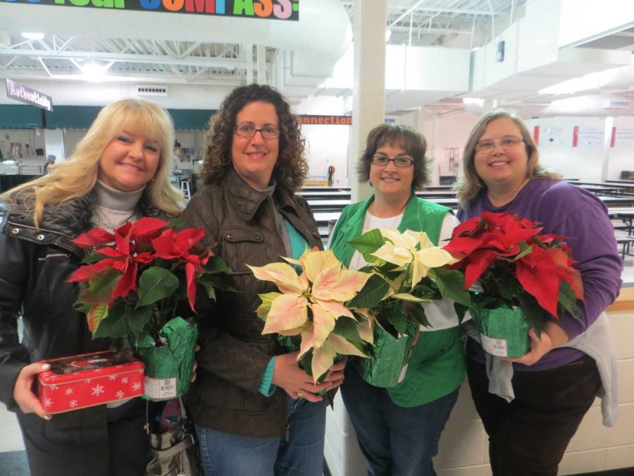PTO moms decorate senior cafeteria