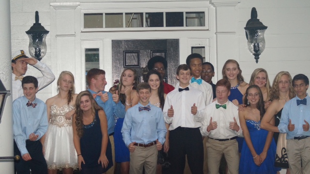 A+group+of+freshman+enjoy+themselves+before+the+Homecoming+Dance.+