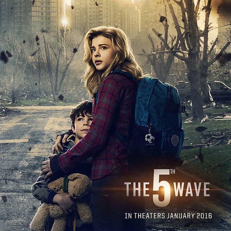 Chloe Grace Moretz stars in new sci fi drama, "The 5th Wave." 