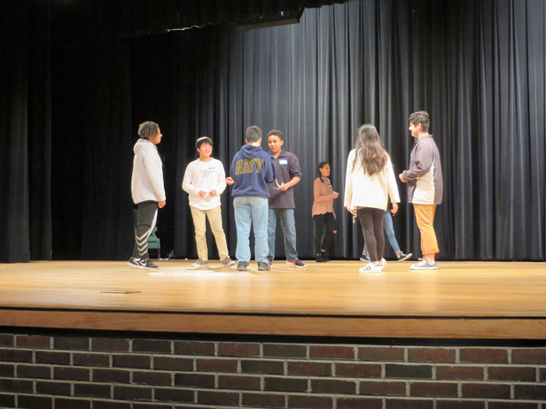 Professional instructs freshman literature classes in the art of stage combat