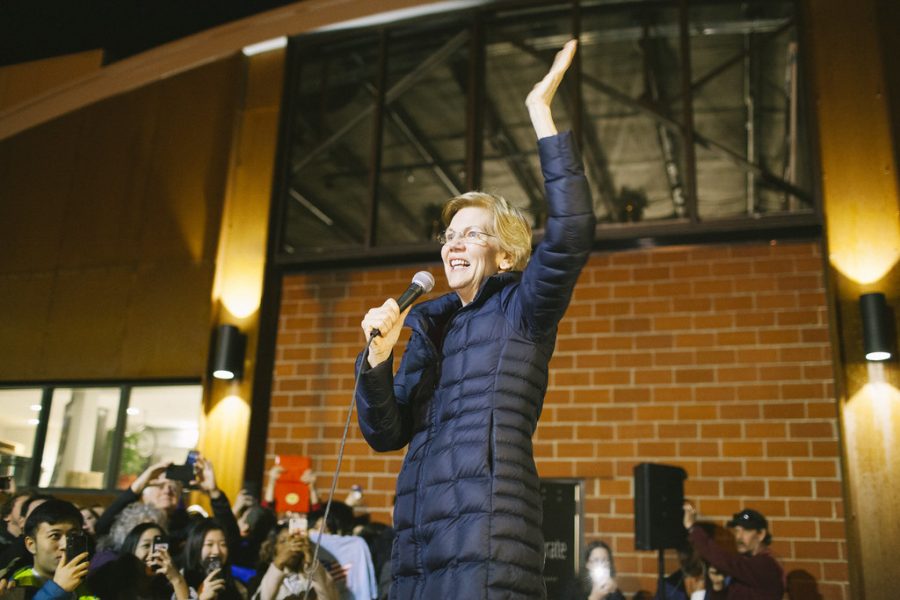 Elizabeth Warren, one of the Democratic Party's lead candidates, campaigns to students. 