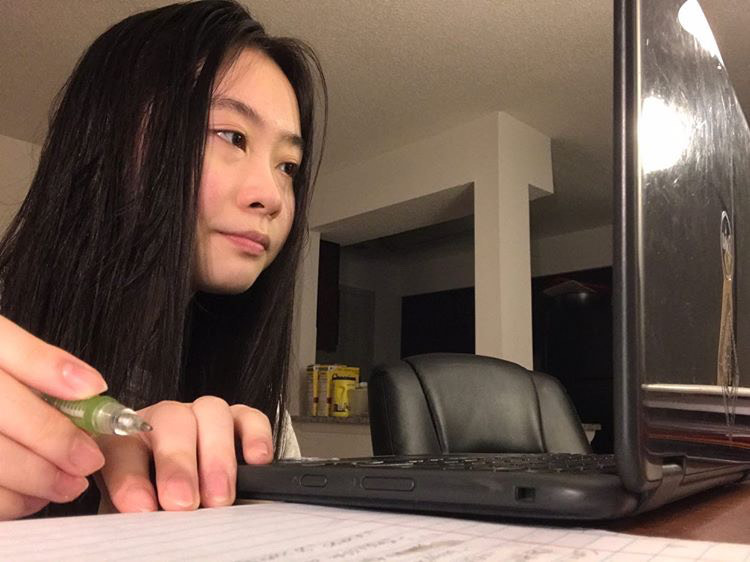 Junior, Tracy Guo sits at her desk at her house and tries to complete her virtual assignments. Guo is completely virtual, so she uses the new platform Edgenuity in order to complete her assignments. Many students are finding difficulty navigating through online schools because they do not have teachers with them to automatically help them. 