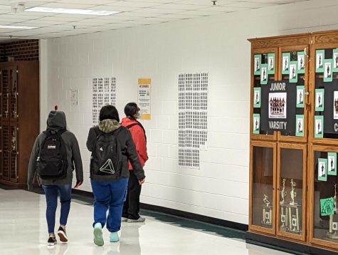 Seniors checking their portraits outside the front lobby on Wed. Jan. 12