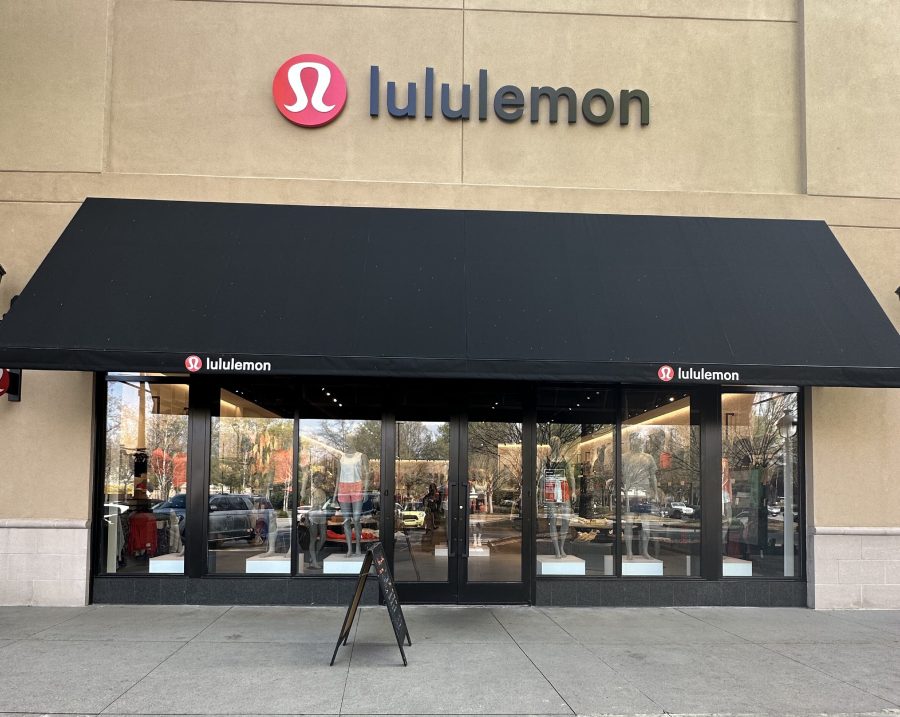 Lululemon opened a new permanent storefront in the Avenue.
