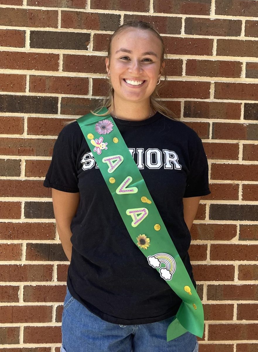 Senior Ava Flores