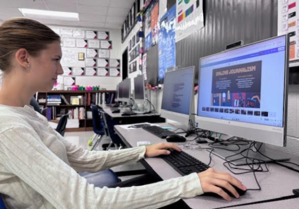Photography editor Betty Jane Plitt works on a journalism slideshow.